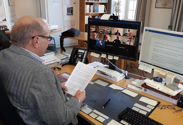 Hartmut Klein während seines Vortrags