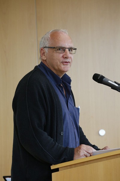 Auf dem Bild sehen wir Doktor Karl Ditt bei seinem Vortrag