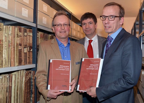 Von links auf dem Bild zu sehen sind Michael Koch, Doktor Burkhard Beyer und Alexander Fischer
