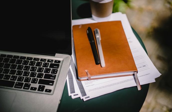 Unterlagen und Notizen