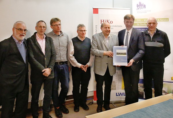 Von links: Professor Doktor Wilfried Reininghaus, Thomas Kaling, Doktor Thomas Tippach, Gerhard Lippert, Hartmut Klein, Rainer Doetkotte, Eckhard Bohn