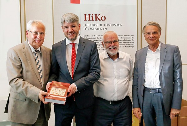 Auf dem Bild zu sehen von links: Doktor Karl Schneider, Doktor Andreas Müller, Professor Doktor Wilfried Reininghaus, Professor Doktor Frank Göttmann