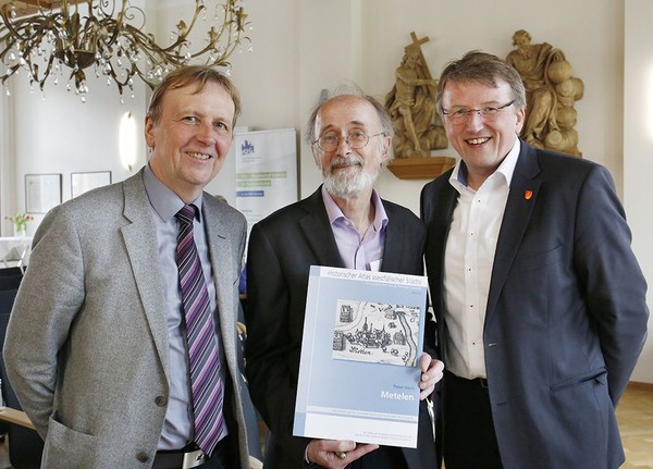 Auf dem Bild zu sehen von links: Professor Doktor Werner Freitag, Doktor Peter Ilisch und Gregor Krabbe
